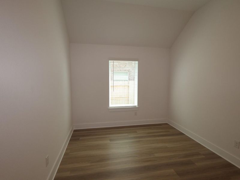 Spacious, unfurnished interior of a new home in Lago Mar, Santa Fe (Image 8).