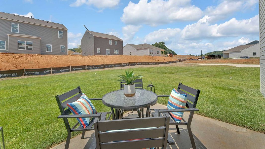 Exterior details and patio area of a home in Emory Creek, Harriman (Image 3).