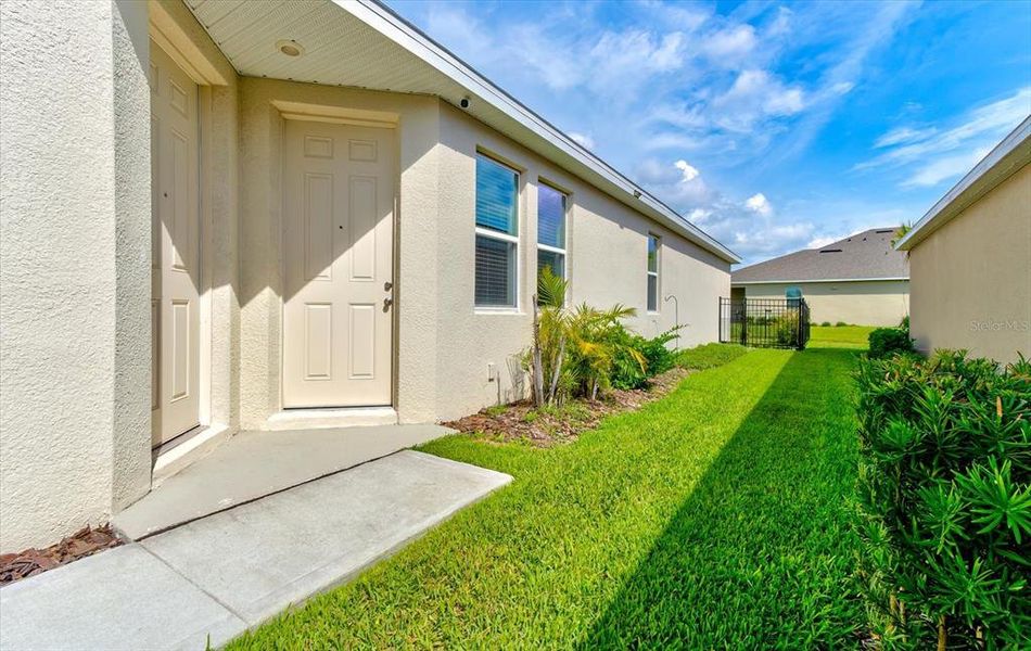Exterior details and patio area of a home in Archers Mill, Ormond Beach (Image 30).