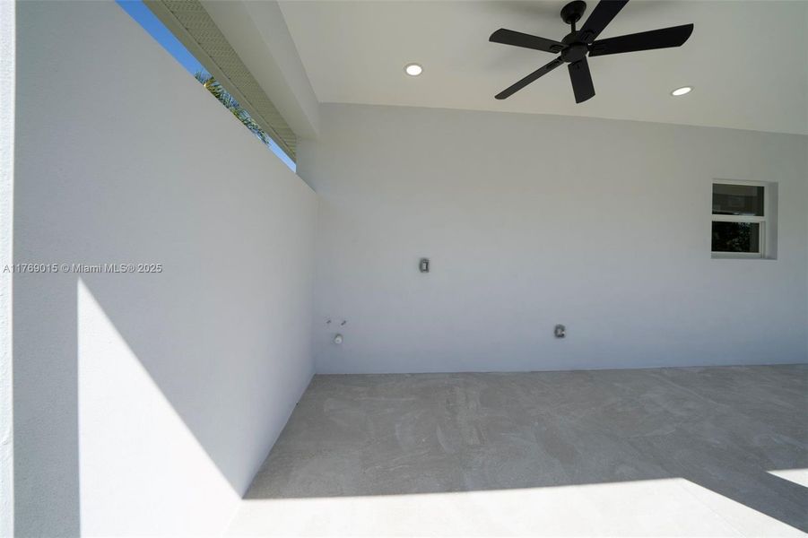 Spacious, unfurnished interior of a new home in , Lehigh Acres (Image 10).