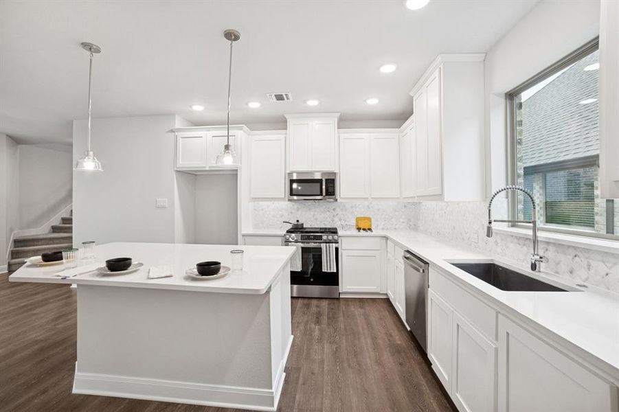 Furnished interior view inside a new home in Creekshaw – Gardens, Royse City (Image 6). Furnished interior view inside a new home in Creekshaw – Gardens, Royse City (Image 6).