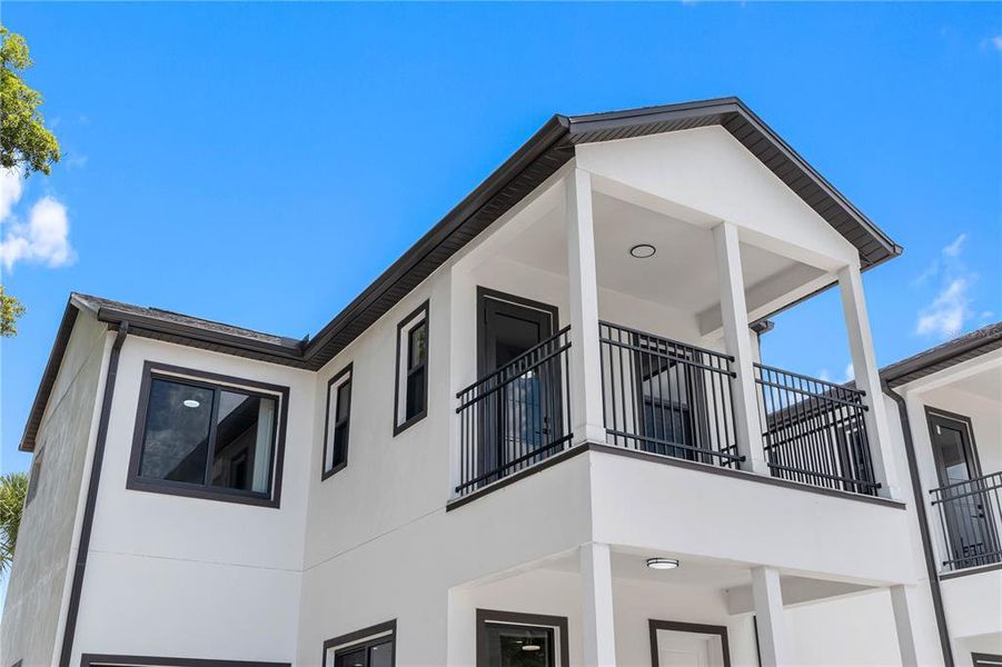 Exterior details and patio area of a home in , Tampa (Image 4).