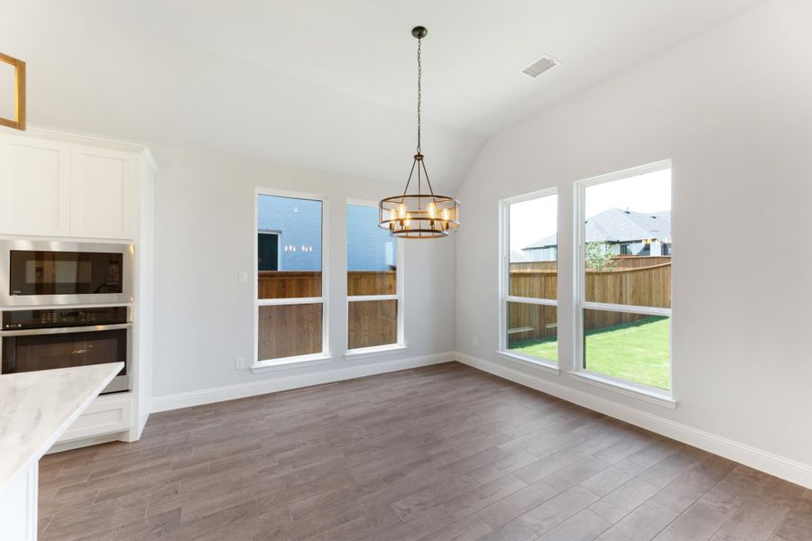 Representative unfurnished interior of a home built from the Cameron by UnionMain Homes in Cambridge Crossing, Celina (Image 20).