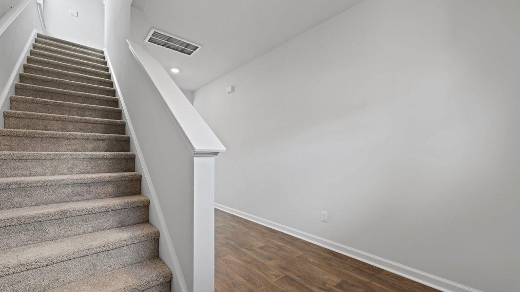 Spacious, unfurnished interior of a new home in Carolina Groves, Moncks Corner (Image 11).