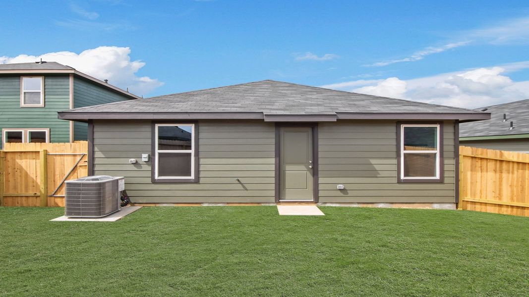 Exterior details and patio area of a home in McCrorey Trails, Conroe (Image 3).