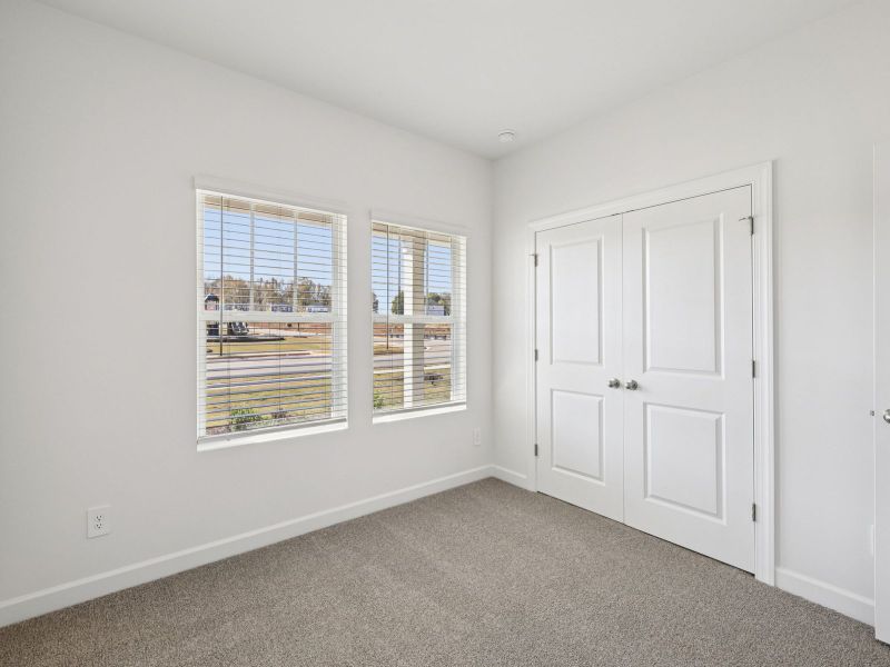Spacious, unfurnished interior of a new home in Brighton Springs, York (Image 16).