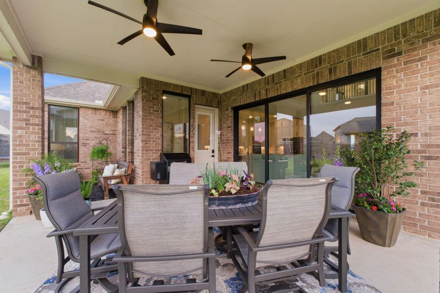 Exterior details and patio area of a home in Sunterra 45ft, Katy (Image 23).