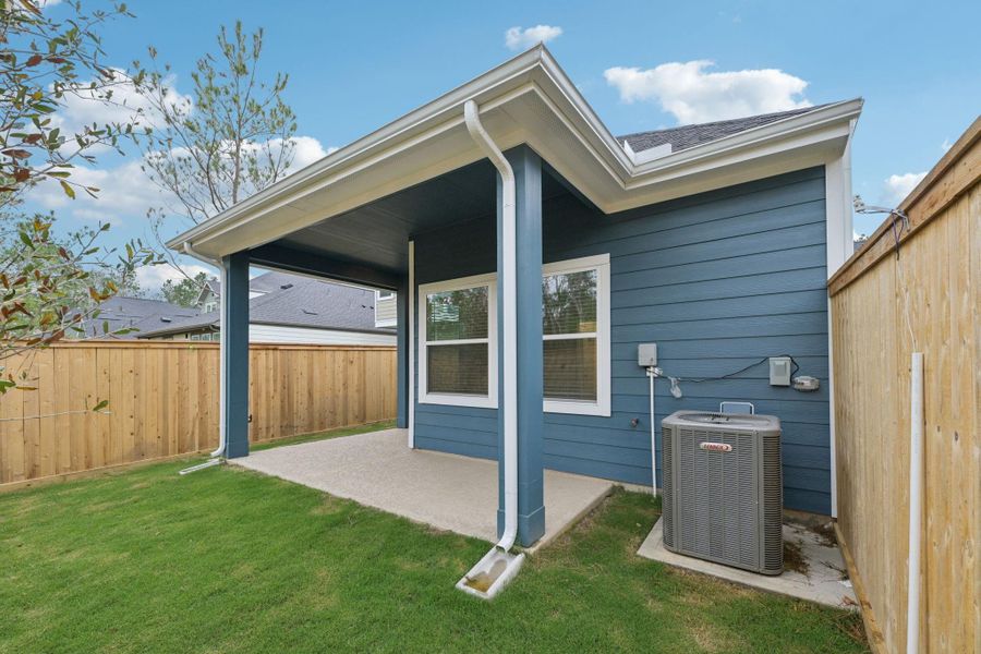 Exterior details and patio area of a home in Kresston 50's, Montgomery (Image 3).
