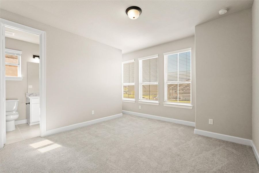 Spacious, unfurnished interior of a new home in Waterstone on Lake Conroe, Montgomery (Image 26).