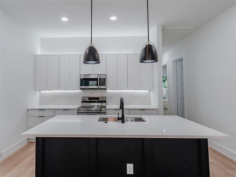 Furnished interior view inside a new home in , Dallas (Image 7).