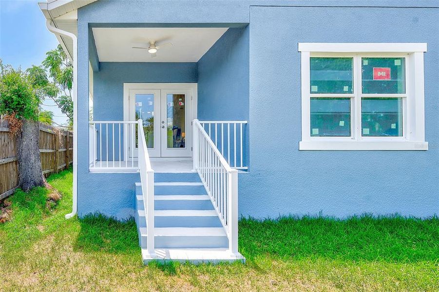 Exterior details and patio area of a home in , St. Petersburg (Image 4).