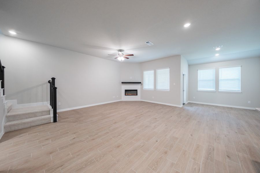 Spacious, unfurnished interior of a new home in The Villages of Hurricane Creek, Anna (Image 23).