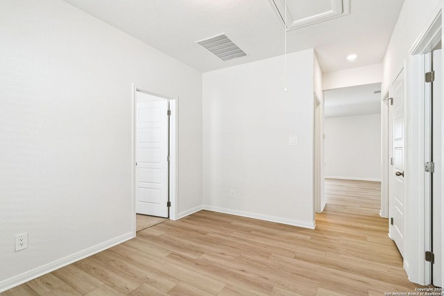 Spacious, unfurnished interior of a new home in Lark Canyon, New Braunfels (Image 33).