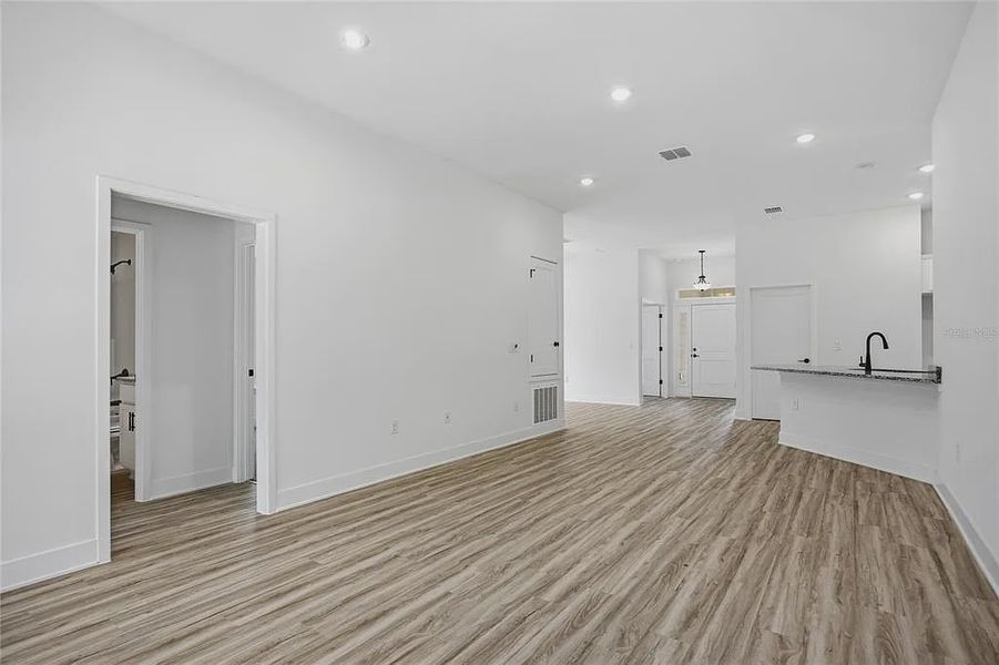 Spacious, unfurnished interior of a new home in Briarwood, Alachua (Image 18).