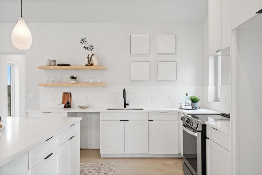 Furnished interior view inside a new home in , Wimberley (Image 14).