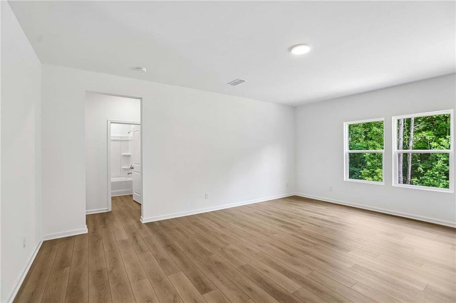 Spacious, unfurnished interior of a new home in The Pointe at Heron Bay, Locust Grove (Image 24).