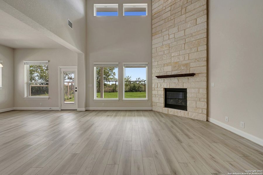 Spacious, unfurnished interior of a new home in The Crossvine 55’, Schertz (Image 32).