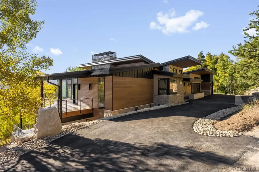Exterior details and patio area of a home in , Silverthorne (Image 3).