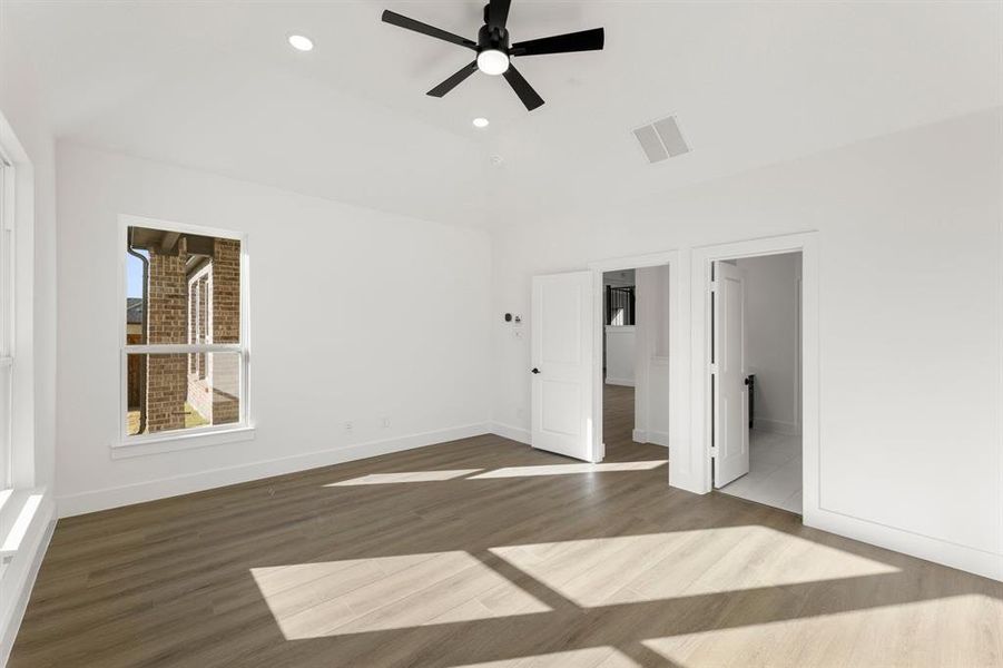 Spacious, unfurnished interior of a new home in Edgewood Creek, Celina (Image 25).