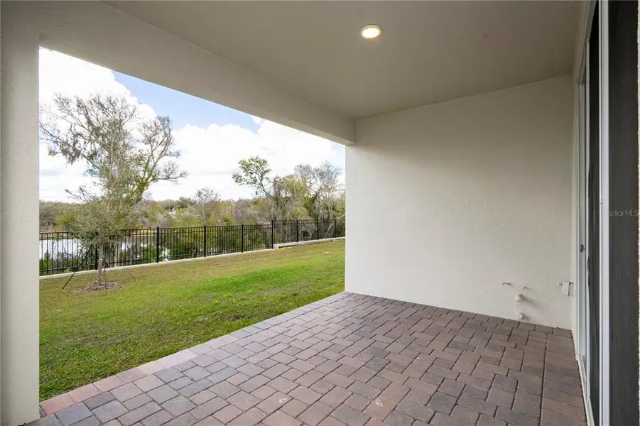 Exterior details and patio area of a home in , Apopka (Image 4).