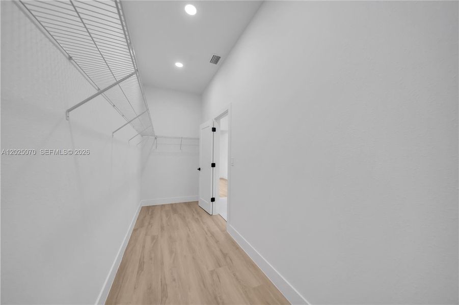 Spacious, unfurnished interior of a new home in , North Port (Image 33).