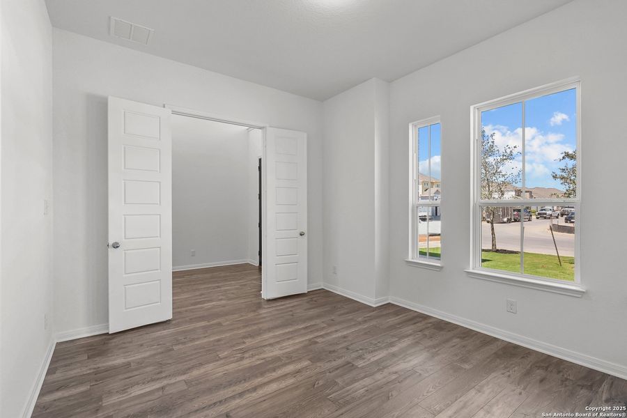 Spacious, unfurnished interior of a new home in Stillwater Ranch 60', San Antonio (Image 13).