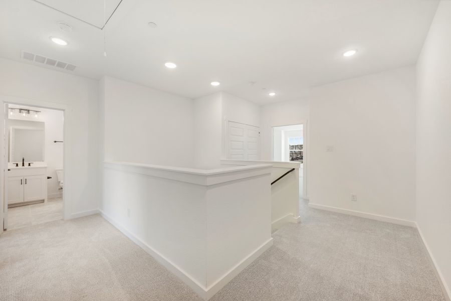 Spacious, unfurnished interior of a new home in Woodbridge Townhomes, Wylie (Image 34).