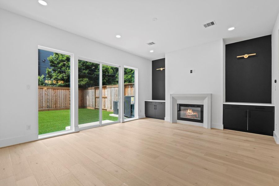 Spacious, unfurnished interior of a new home in , Houston (Image 15).