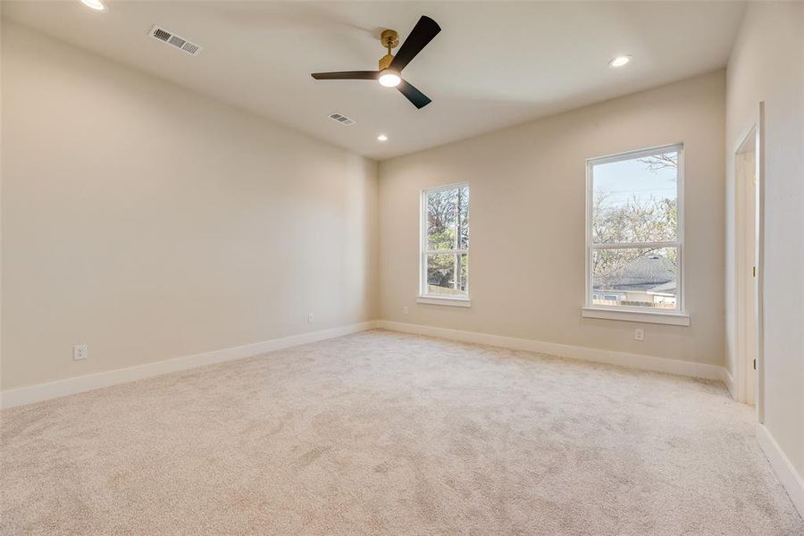 Spacious, unfurnished interior of a new home in , Dallas (Image 20).