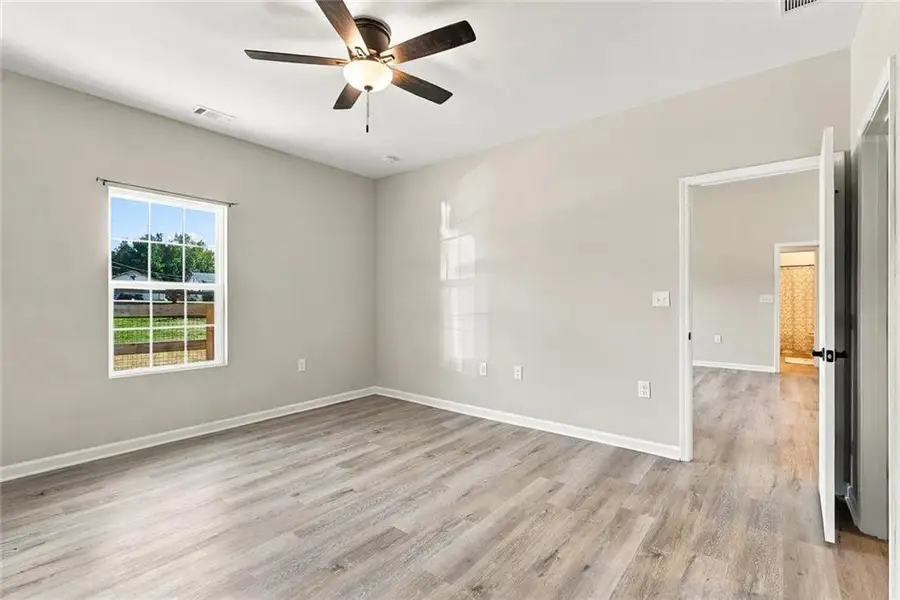 Spacious, unfurnished interior of a new home in , Temple (Image 27).