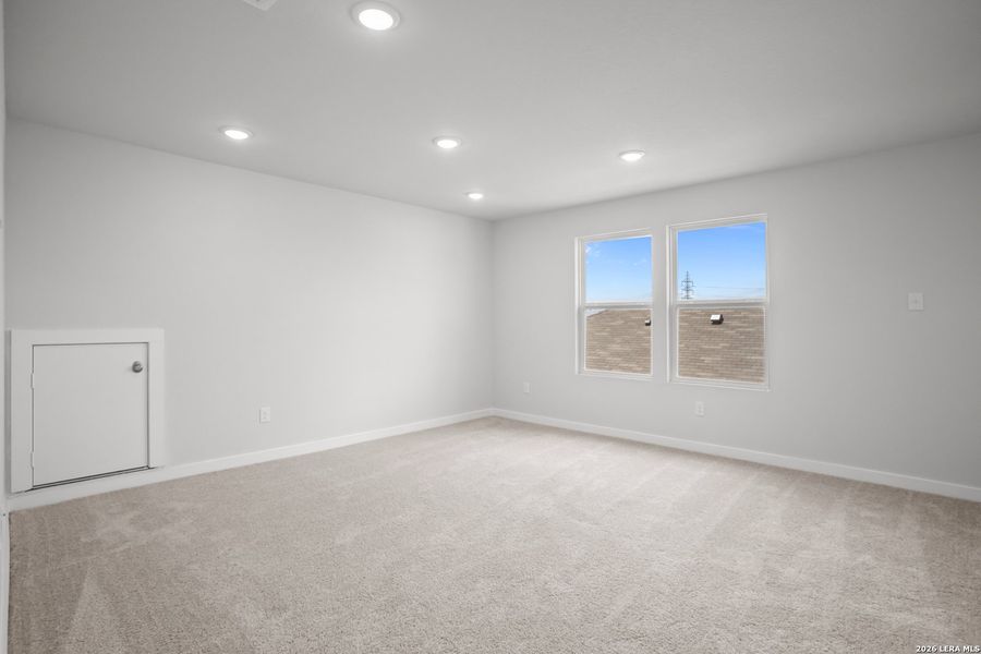 Spacious, unfurnished interior of a new home in Mesa Vista, San Antonio (Image 20).