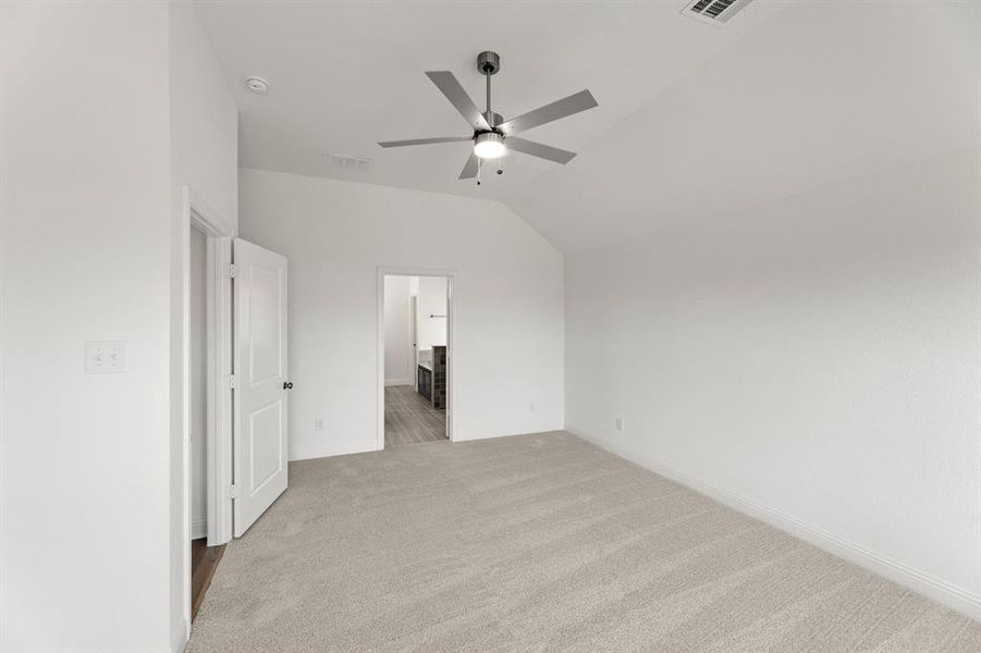 Spacious, unfurnished interior of a new home in Vista Point - Phase 1, Grandview (Image 15).