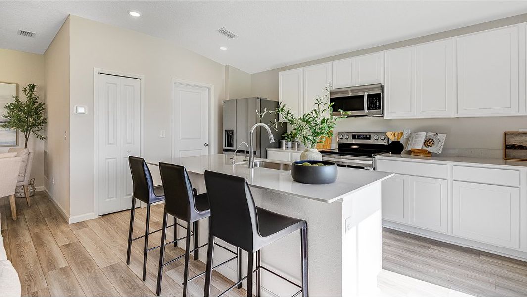 Florida Core N002 Bloom Kitchen 5of8 Base6 7 18 25