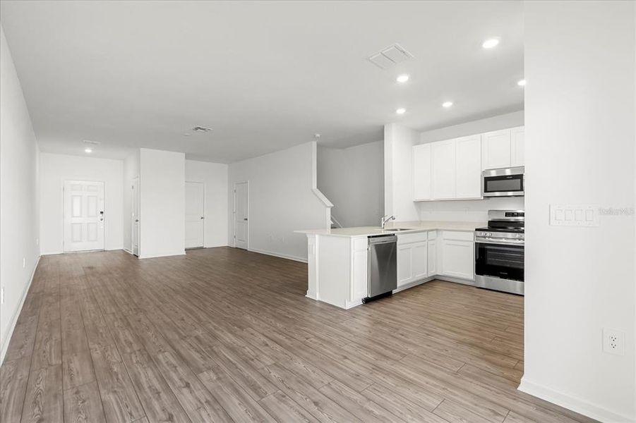 Spacious, unfurnished interior of a new home in , Ocala (Image 15).