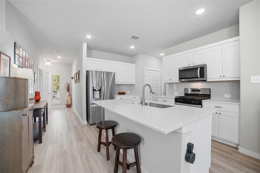 Furnished interior view inside a new home in Oak Creek, Forney (Image 10).