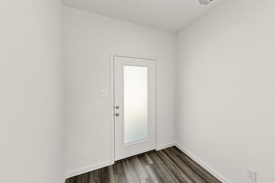 04. 512 Merced - Entry 04. 512 Merced - Entry