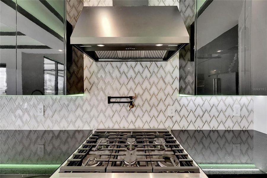 Furnished interior view inside a new home in , Apollo Beach (Image 51).