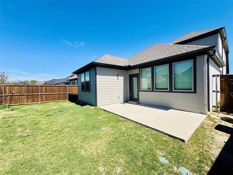Exterior details and patio area of a home in Trails of Lavon, Lavon (Image 4).