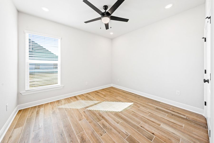 Spacious, unfurnished interior of a new home in Natureview, Freeport (Image 15).