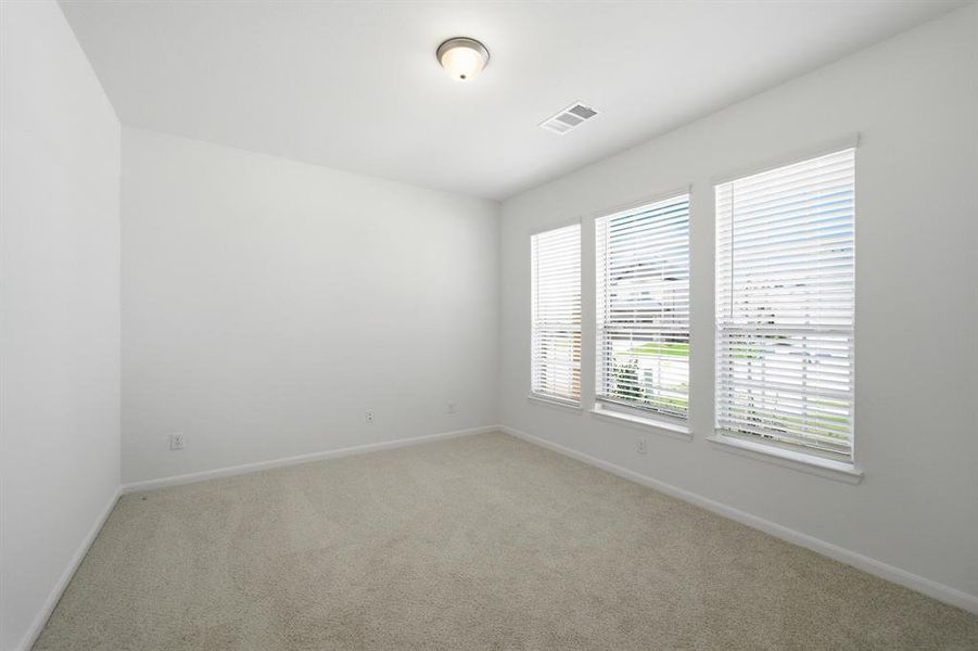 Spacious, unfurnished interior of a new home in Westridge, Princeton (Image 25).