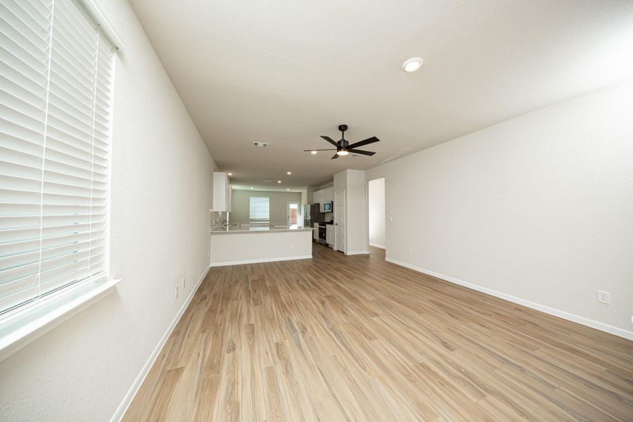 Spacious, unfurnished interior of a new home in Bammel Oaks, Houston (Image 11).