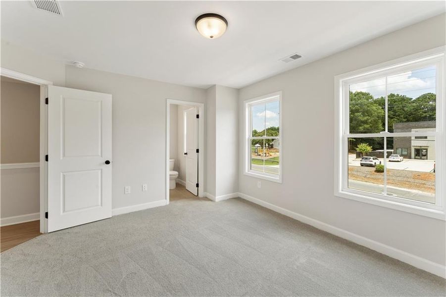 Spacious, unfurnished interior of a new home in East Park Village, Kennesaw (Image 23).