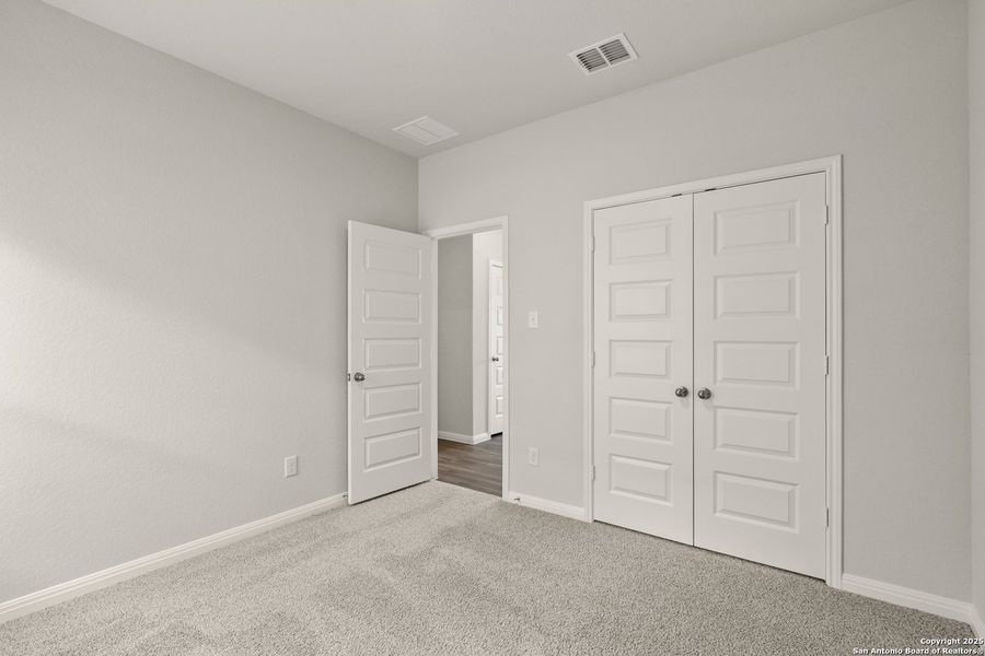 Spacious, unfurnished interior of a new home in Hunters Ranch, San Antonio (Image 23).