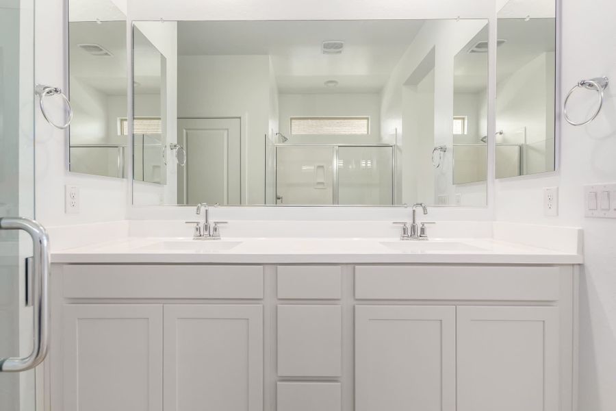 Lot 32 | Primary Bathroom | Falcon | El Cidro | Goodyear, AZ | Landsea Homes