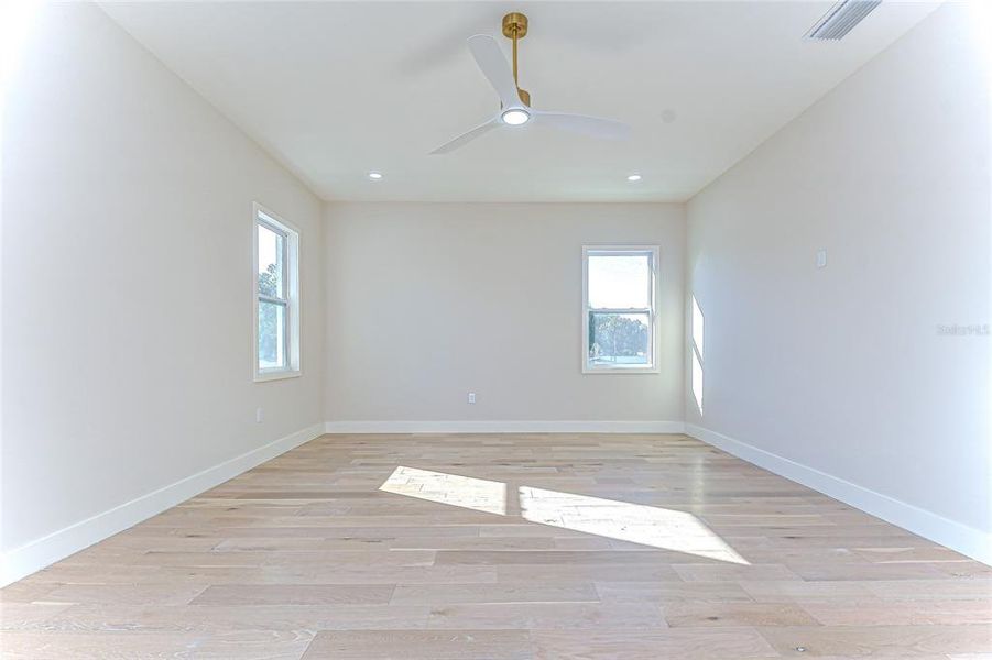 Spacious, unfurnished interior of a new home in , Tampa (Image 61).