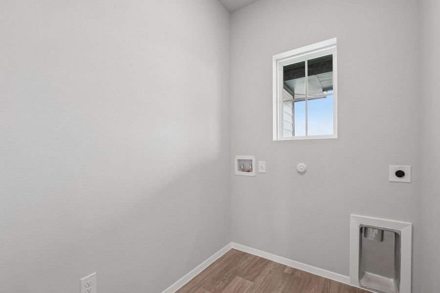 Spacious, unfurnished interior of a new home in Cloverleaf, Austin (Image 19).