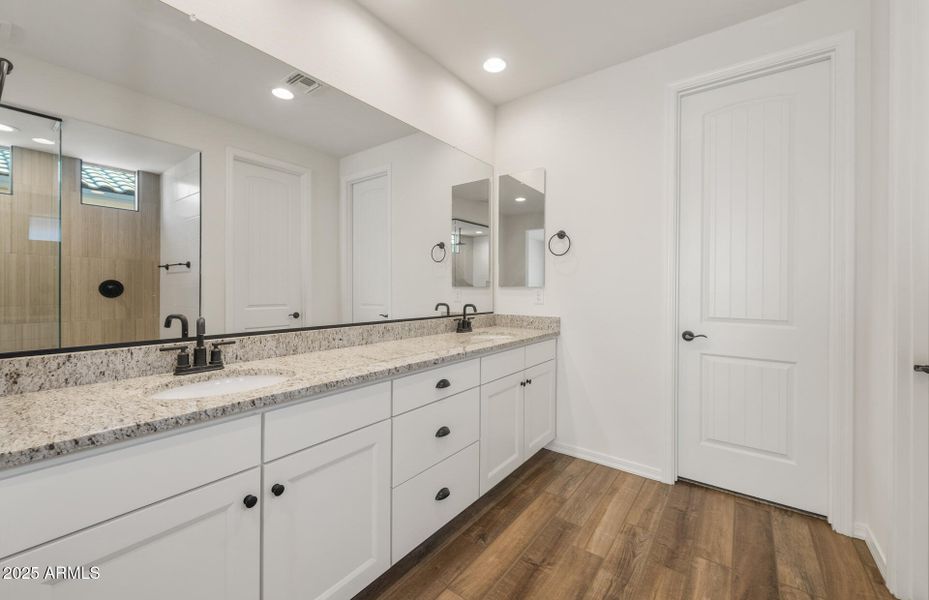 Owner's Bathroom Owner's Bathroom