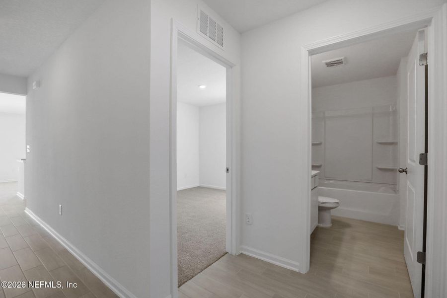 Spacious, unfurnished interior of a new home in Bellbrooke, Jacksonville (Image 32).