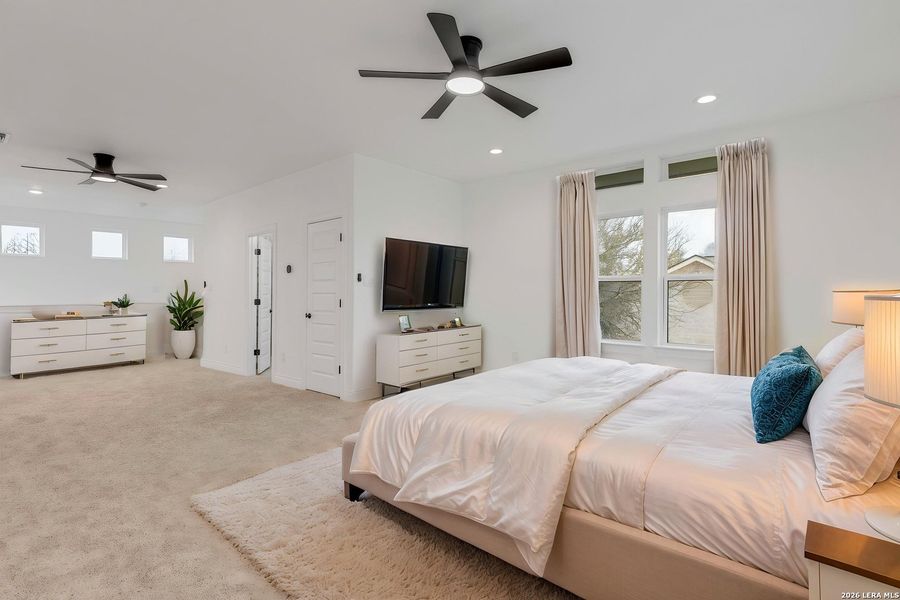 Furnished interior view inside a new home in , Bandera (Image 6).