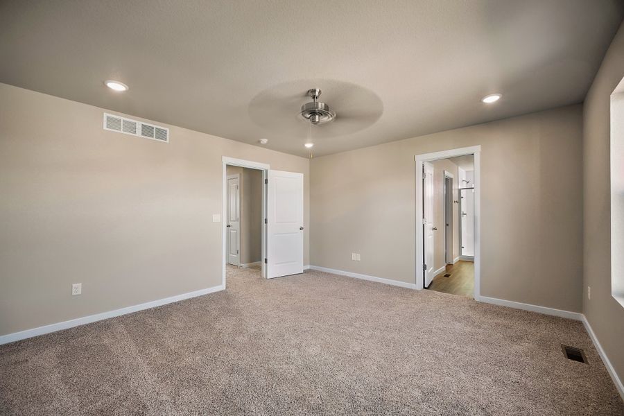 Spacious, unfurnished interior of a new home in Ridge at Lorson Ranch, Colorado Springs (Image 26).